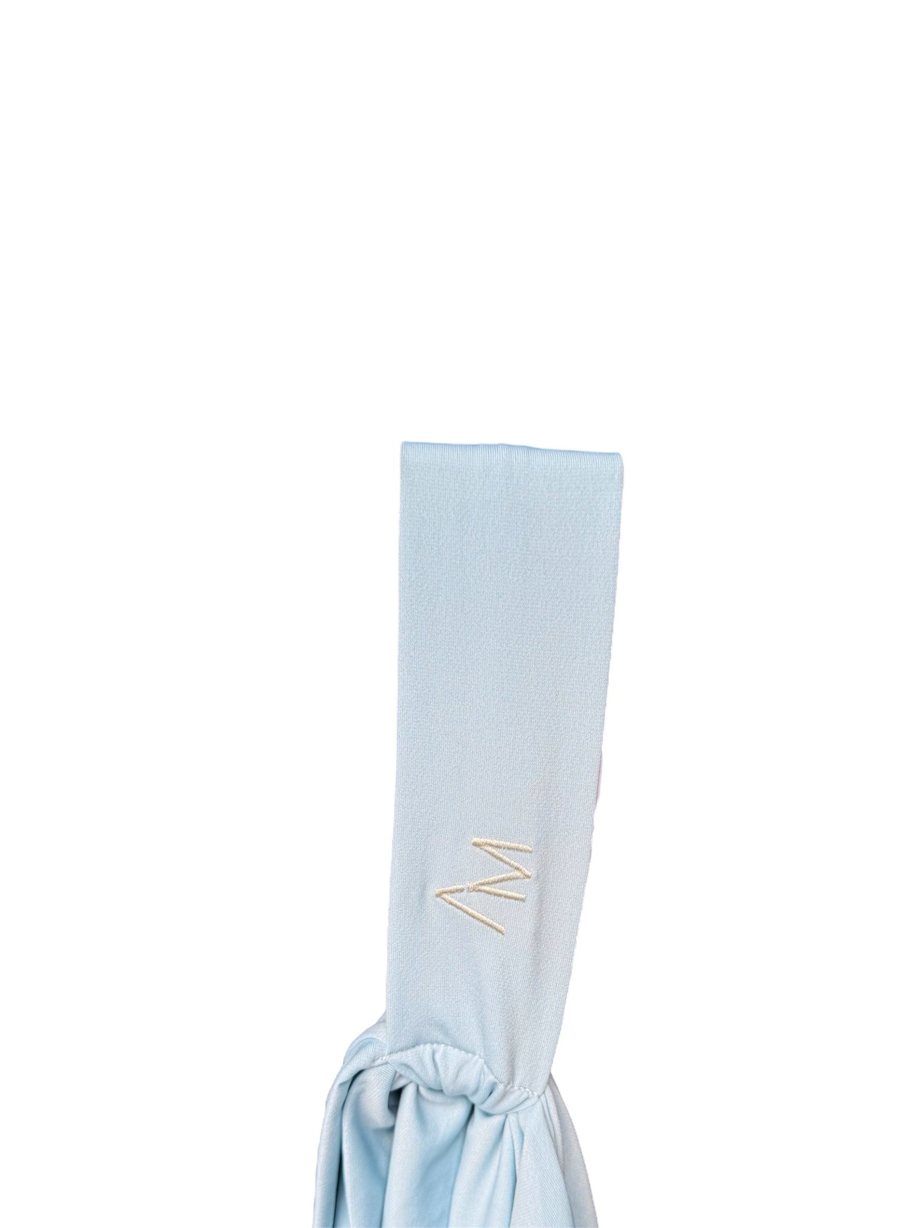 Bonnet broderie bleu pastel